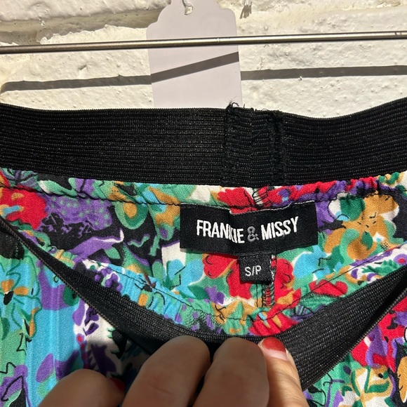 Frankie and Missy pleated skirt, floral pattern, size small - Picture 4 of 4